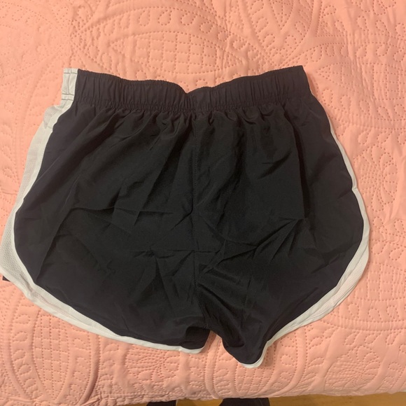 NWT Nike shorts size small!! - Picture 2 of 4